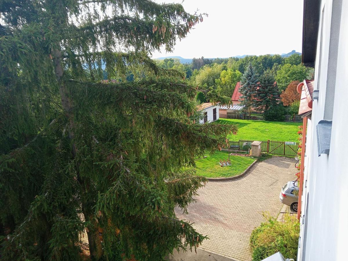 Hotel U Zeleneho Stromu - Zum Gruenen Baum Хренско Экстерьер фото