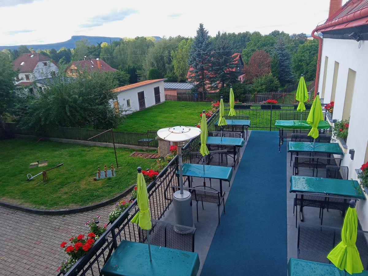 Hotel U Zeleneho Stromu - Zum Gruenen Baum Хренско Экстерьер фото