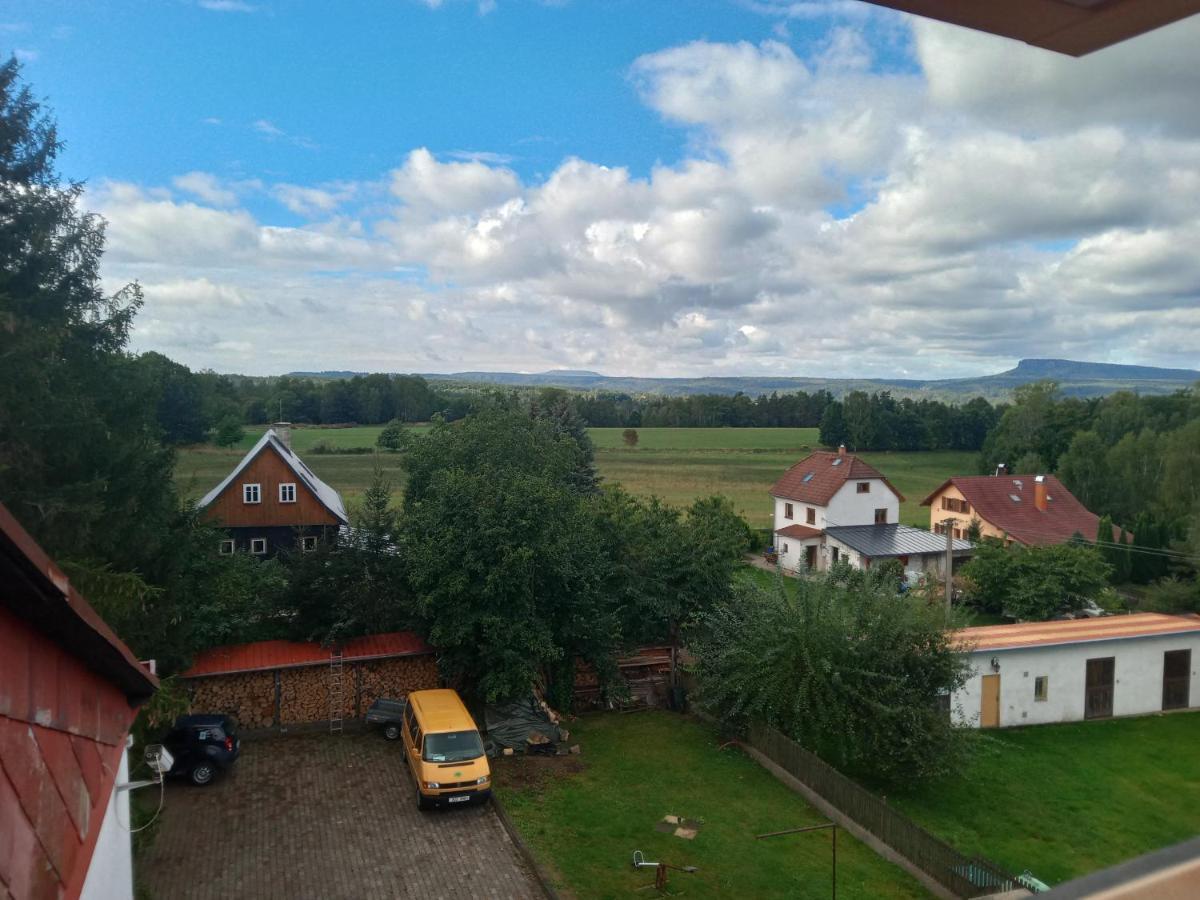 Hotel U Zeleneho Stromu - Zum Gruenen Baum Хренско Экстерьер фото