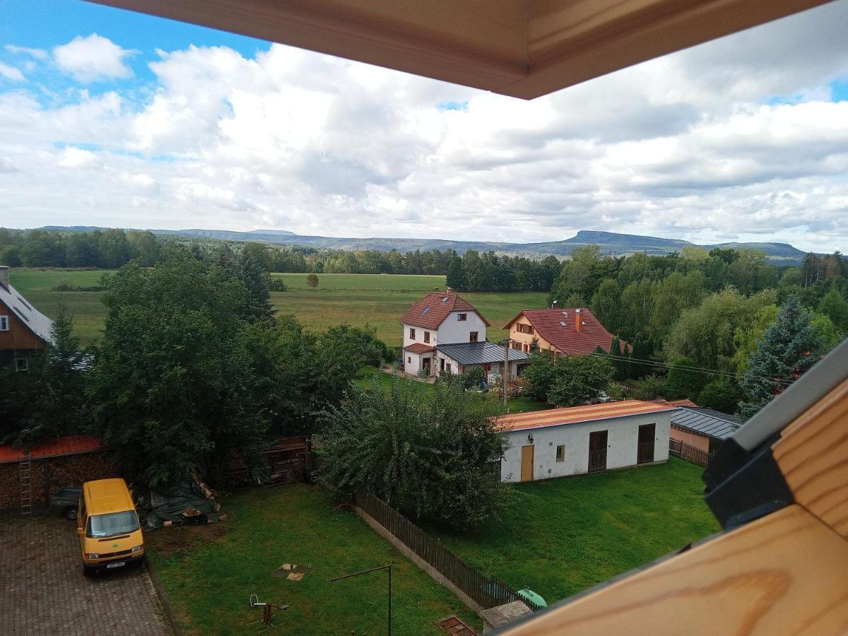 Hotel U Zeleneho Stromu - Zum Gruenen Baum Хренско Экстерьер фото