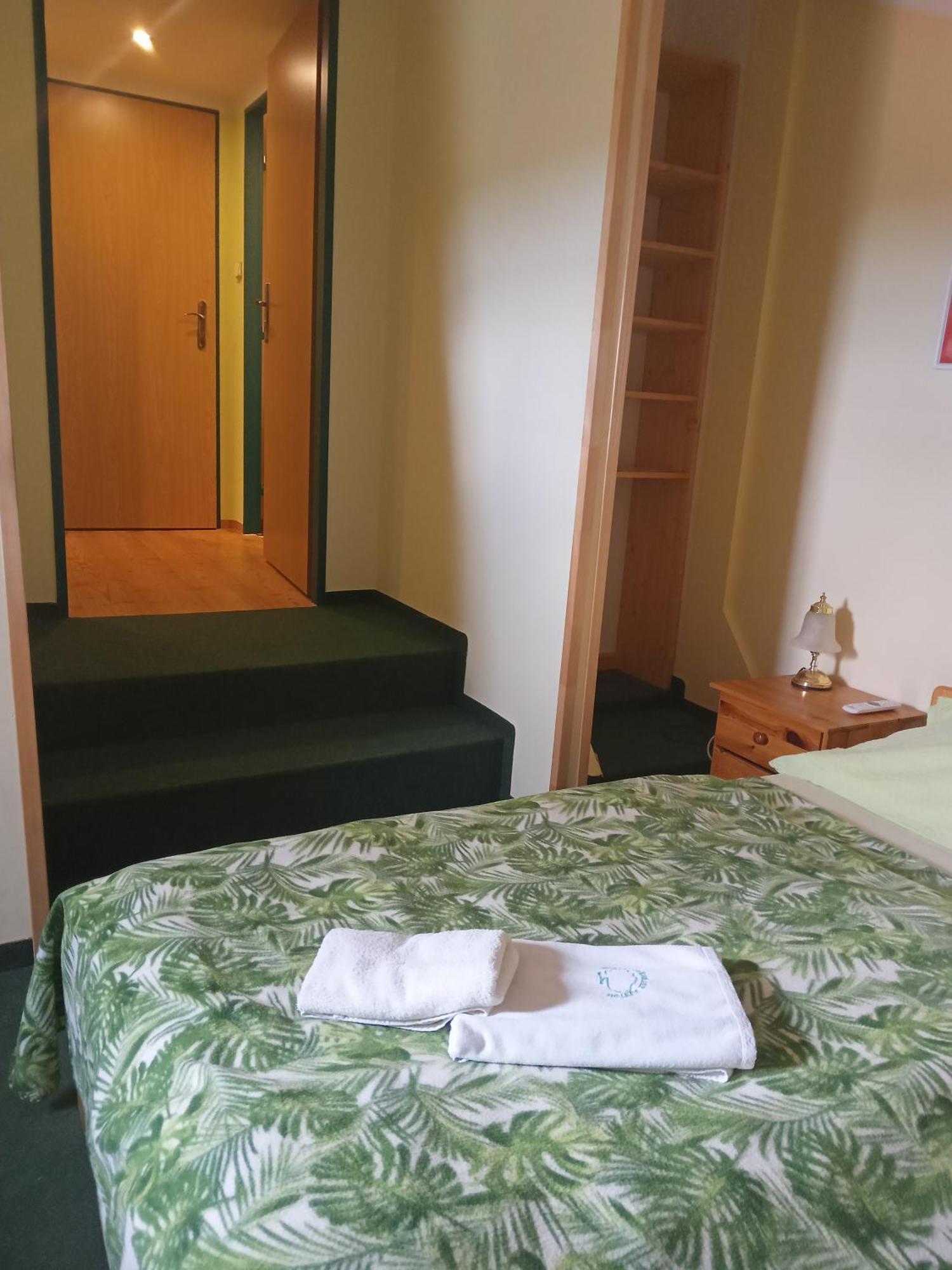 Hotel U Zeleneho Stromu - Zum Gruenen Baum Хренско Экстерьер фото