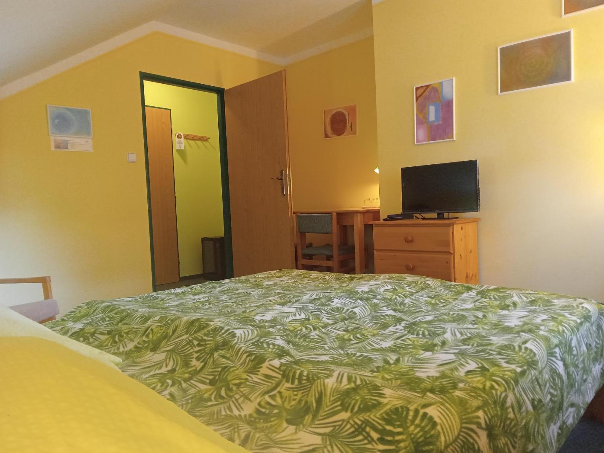Hotel U Zeleneho Stromu - Zum Gruenen Baum Хренско Экстерьер фото