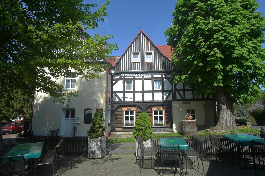 Hotel U Zeleneho Stromu - Zum Gruenen Baum Хренско Номер фото
